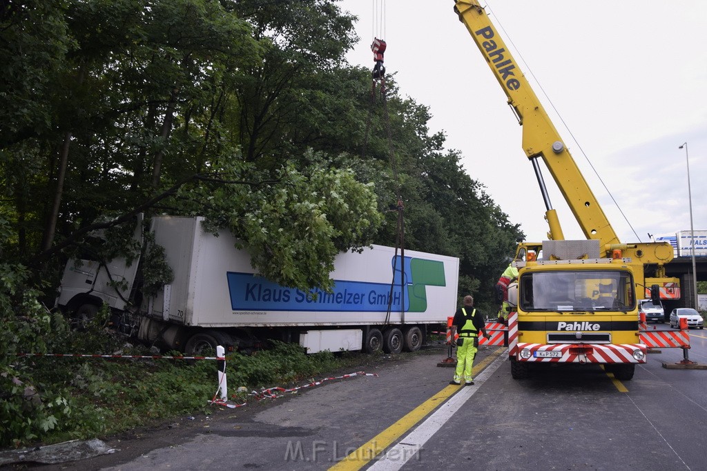 Schwerer VU A 3 Rich Oberhausen Hoehe AK Leverkusen P325.JPG - Miklos Laubert